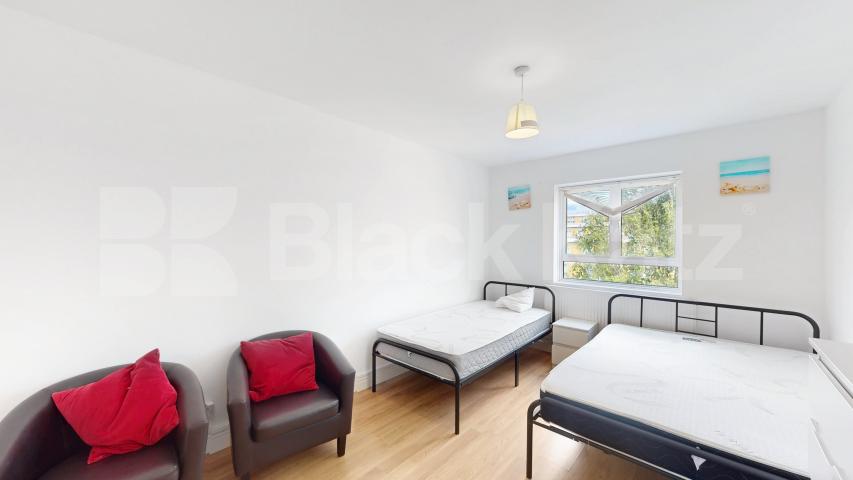 			3 Bedroom, 1 bath, 1 reception Flat			 Plender Street, Camden